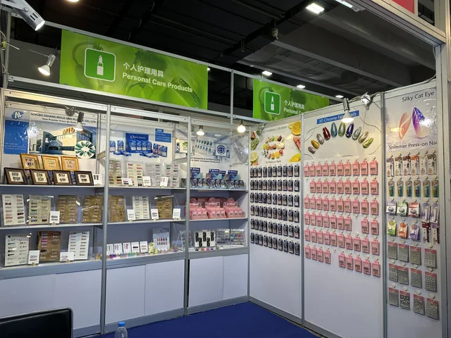 Press-on nail product display